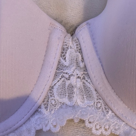 White bra - Picture 2 of 3